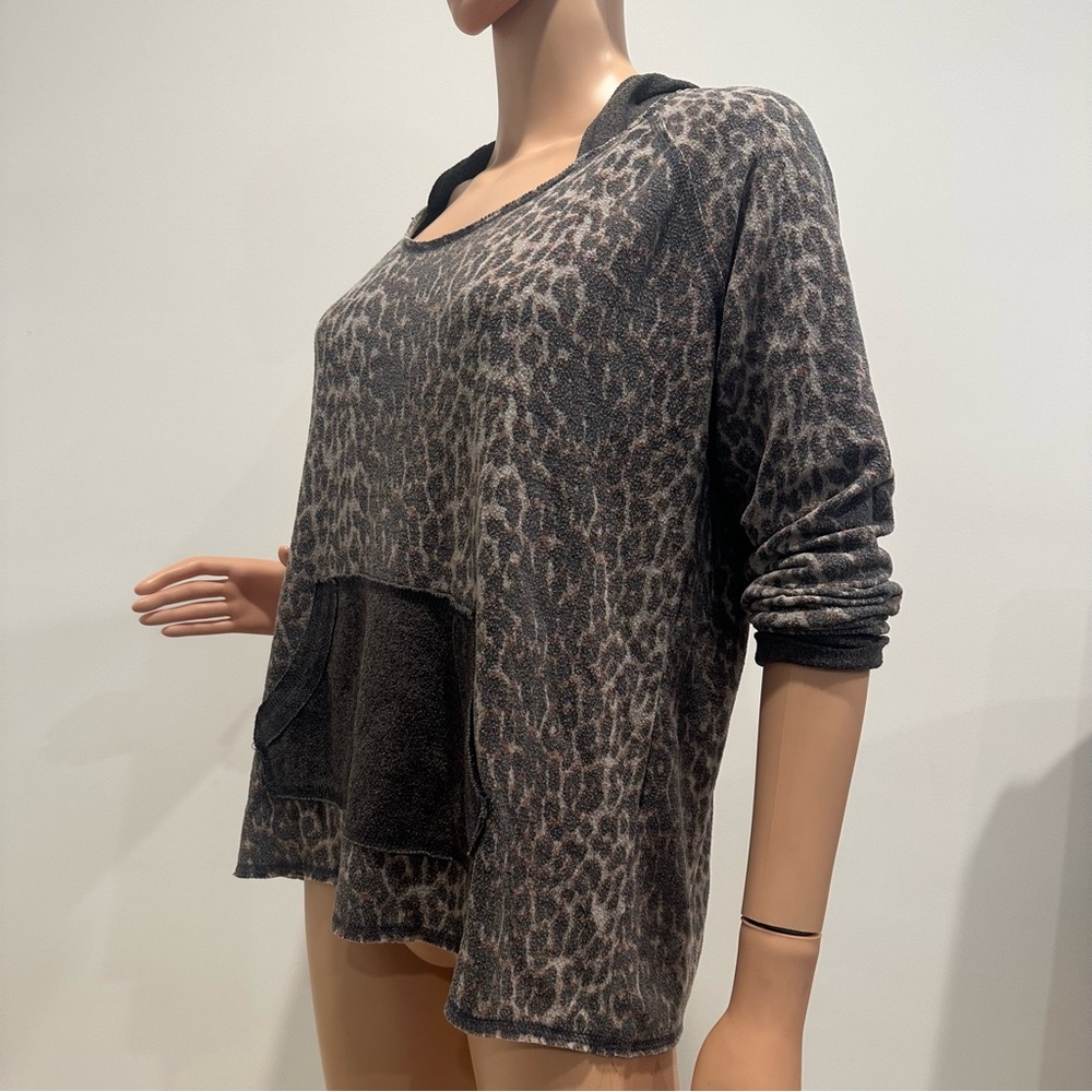 OLIVIA GRAYE SZ M GREY CHEETA PRINT HOODIE NEW SAMPLE